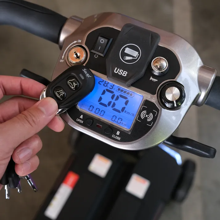 Maleta Carbon Fibre Solax Automatic Folding Scooter
