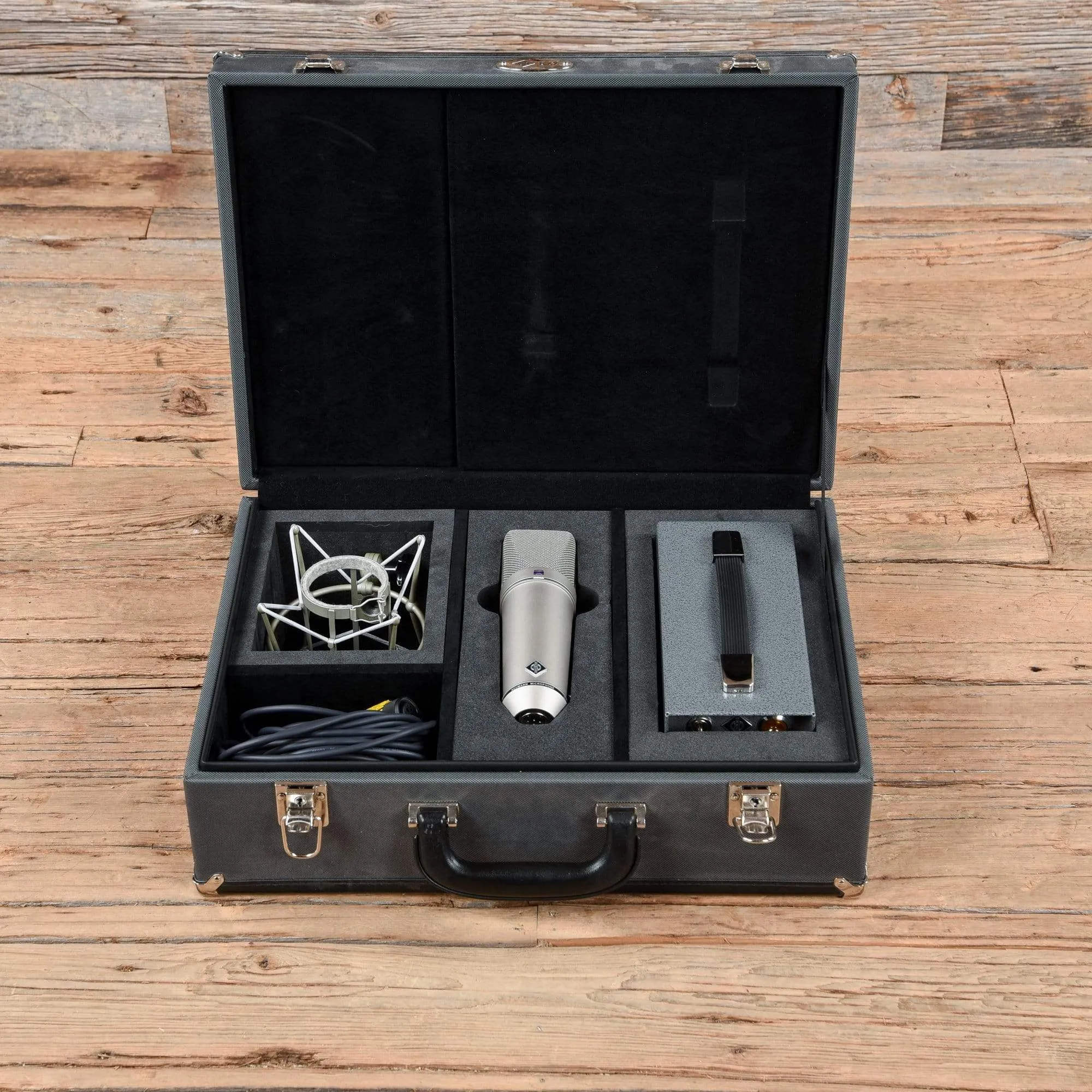 Neumann U67 SET Large-Diaphragm Tube Condenser Microphone